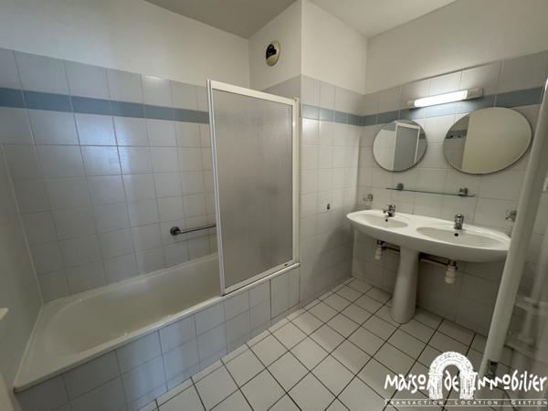 Location Appartement 2 chambres - 93m² - Résidence avec ascenseur et parking - COGNAC Centre-ville