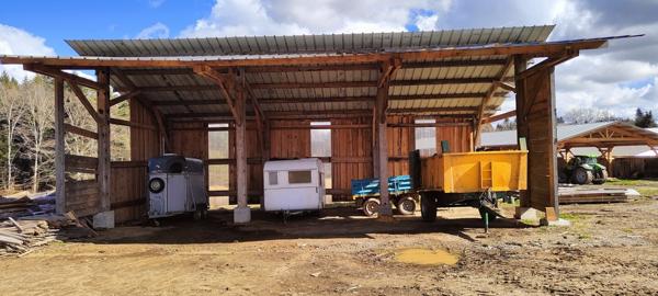 TERRAIN ARTISANAL AVEC HANGAR