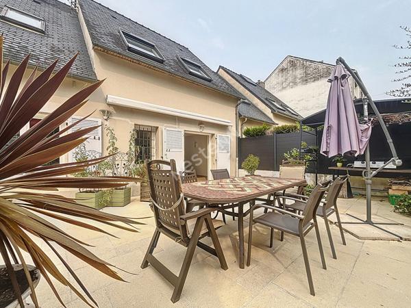 NANTES, LONGCHAMP / Maison 4 chambres / vaste piece de vie / garage / terrasse-jardin