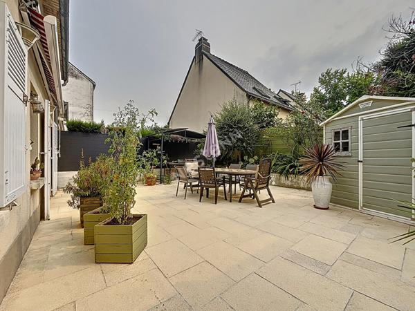 NANTES, LONGCHAMP / Maison 4 chambres / vaste piece de vie / garage / terrasse-jardin