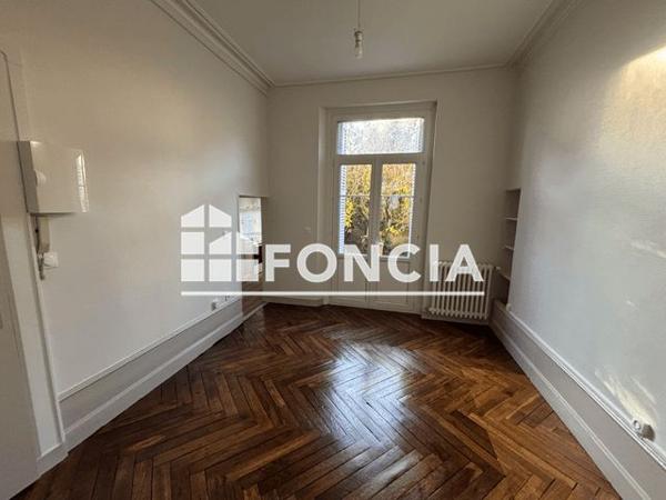 Location Appartement 2 pièces 48.7 m² - 104 RUE D'ENTRAIGUES Tours 37000