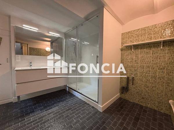 Location Appartement 2 pièces 48.7 m² - 104 RUE D'ENTRAIGUES Tours 37000