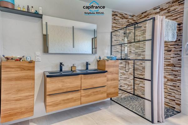 Maison à vendre 5 pièces Maison de 123 m2 habitables sur 800m2 de terrain et piscine