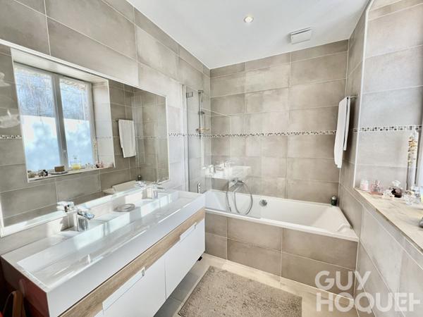 Maison meublée 7 pièces de 262.13 m²