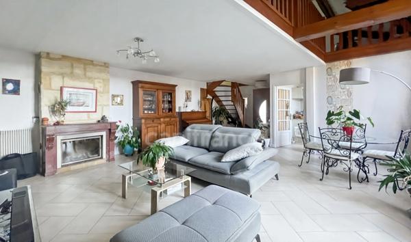 Maison à vendre 7 pièces BEGLES (33) - Maison familiale 5 chambres – 160m² (225m² au sol) environ – jardin avec terrasse et carport, aux portes de Bordeaux