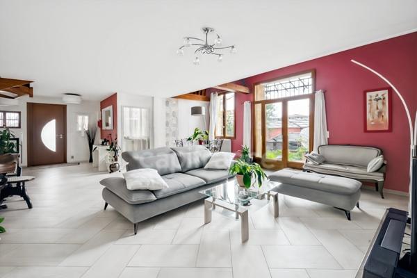 Maison à vendre 7 pièces BEGLES (33) - Maison familiale 5 chambres – 160m² (225m² au sol) environ – jardin avec terrasse et carport, aux portes de Bordeaux