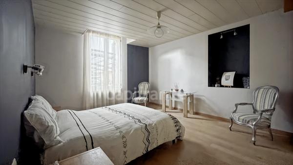 Maison à vendre 7 pièces BEGLES (33) - Maison familiale 5 chambres – 160m² (225m² au sol) environ – jardin avec terrasse et carport, aux portes de Bordeaux