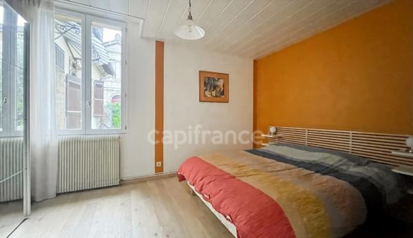 Maison à vendre 7 pièces BEGLES (33) - Maison familiale 5 chambres – 160m² (225m² au sol) environ – jardin avec terrasse et carport, aux portes de Bordeaux