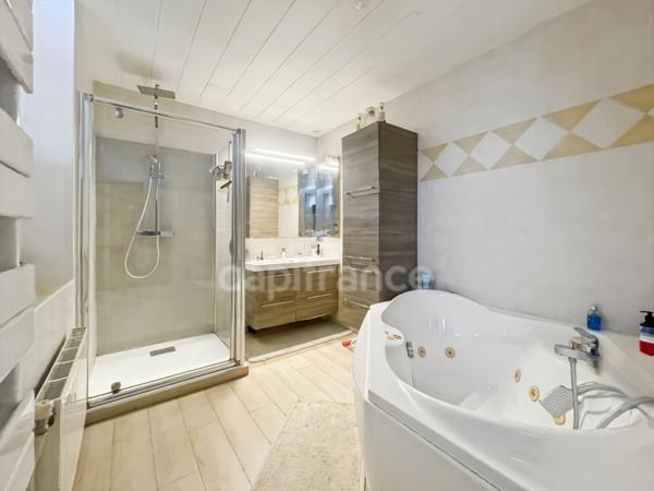 Maison à vendre 7 pièces BEGLES (33) - Maison familiale 5 chambres – 160m² (225m² au sol) environ – jardin avec terrasse et carport, aux portes de Bordeaux