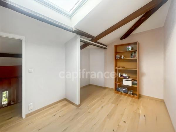 Maison à vendre 7 pièces BEGLES (33) - Maison familiale 5 chambres – 160m² (225m² au sol) environ – jardin avec terrasse et carport, aux portes de Bordeaux