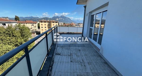 Location Appartement 3 pièces 72.44 m² - La Roche-sur-foron 74800