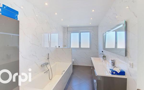 Appartement à vendre    4 pièces • 145 m2 Villeneuve-Loubet