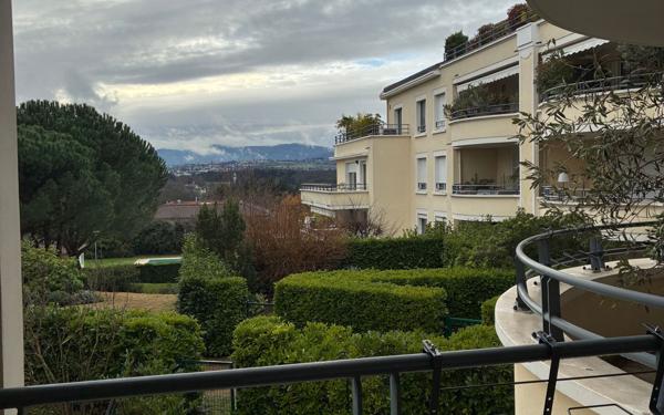 Appartement à louer    3 pièces • 116,98 m2 Charbonnières-les-Bains