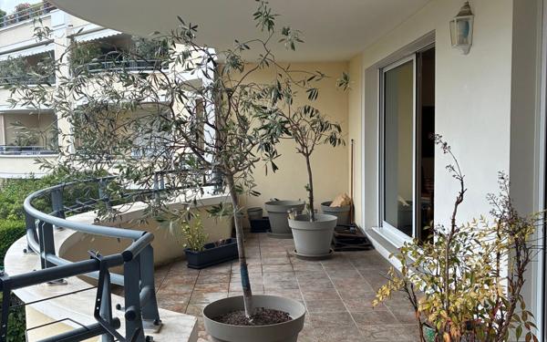 Appartement à louer    3 pièces • 116,98 m2 Charbonnières-les-Bains
