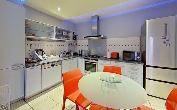 Appartement à louer    3 pièces • 116,98 m2 Charbonnières-les-Bains