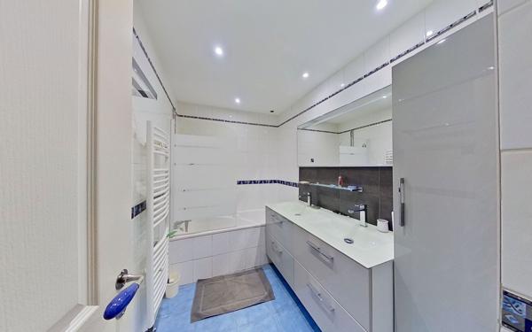 Appartement à louer    3 pièces • 116,98 m2 Charbonnières-les-Bains