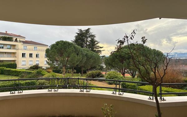 Appartement à louer    3 pièces • 116,98 m2 Charbonnières-les-Bains