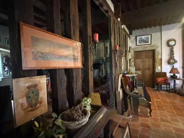 MARCIAC(32): ancienne SEIGNEURIE avec BEAU CHATEAU XIV sur 3,5ha, cachée, au bout du chemin, sans voisin, en campagne, 500m2 habitables, piscine chauffée, découvrez les riches heures des seigneurs