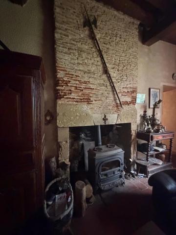 MARCIAC(32): ancienne SEIGNEURIE avec BEAU CHATEAU XIV sur 3,5ha, cachée, au bout du chemin, sans voisin, en campagne, 500m2 habitables, piscine chauffée, découvrez les riches heures des seigneurs