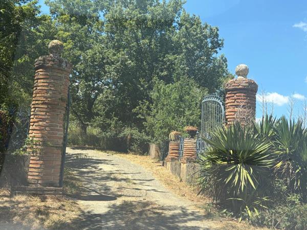 MARCIAC(32): ancienne SEIGNEURIE avec BEAU CHATEAU XIV sur 3,5ha, cachée, au bout du chemin, sans voisin, en campagne, 500m2 habitables, piscine chauffée, découvrez les riches heures des seigneurs