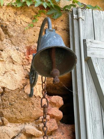 MARCIAC(32): ancienne SEIGNEURIE avec BEAU CHATEAU XIV sur 3,5ha, cachée, au bout du chemin, sans voisin, en campagne, 500m2 habitables, piscine chauffée, découvrez les riches heures des seigneurs