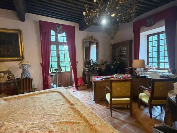 MARCIAC(32): ancienne SEIGNEURIE avec BEAU CHATEAU XIV sur 3,5ha, cachée, au bout du chemin, sans voisin, en campagne, 500m2 habitables, piscine chauffée, découvrez les riches heures des seigneurs