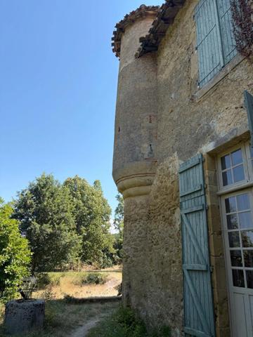 MARCIAC(32): ancienne SEIGNEURIE avec BEAU CHATEAU XIV sur 3,5ha, cachée, au bout du chemin, sans voisin, en campagne, 500m2 habitables, piscine chauffée, découvrez les riches heures des seigneurs