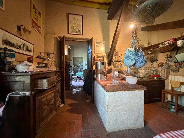 MARCIAC(32): ancienne SEIGNEURIE avec BEAU CHATEAU XIV sur 3,5ha, cachée, au bout du chemin, sans voisin, en campagne, 500m2 habitables, piscine chauffée, découvrez les riches heures des seigneurs