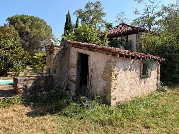 MARCIAC(32): ancienne SEIGNEURIE avec BEAU CHATEAU XIV sur 3,5ha, cachée, au bout du chemin, sans voisin, en campagne, 500m2 habitables, piscine chauffée, découvrez les riches heures des seigneurs