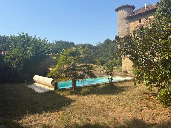 MARCIAC(32): ancienne SEIGNEURIE avec BEAU CHATEAU XIV sur 3,5ha, cachée, au bout du chemin, sans voisin, en campagne, 500m2 habitables, piscine chauffée, découvrez les riches heures des seigneurs