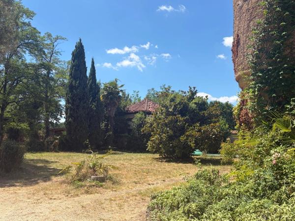 MARCIAC(32): ancienne SEIGNEURIE avec BEAU CHATEAU XIV sur 3,5ha, cachée, au bout du chemin, sans voisin, en campagne, 500m2 habitables, piscine chauffée, découvrez les riches heures des seigneurs