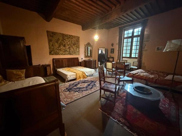 MARCIAC(32): ancienne SEIGNEURIE avec BEAU CHATEAU XIV sur 3,5ha, cachée, au bout du chemin, sans voisin, en campagne, 500m2 habitables, piscine chauffée, découvrez les riches heures des seigneurs