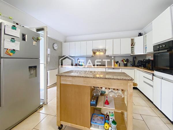 Maison T7 avec double garage et atelier/ 1660m2