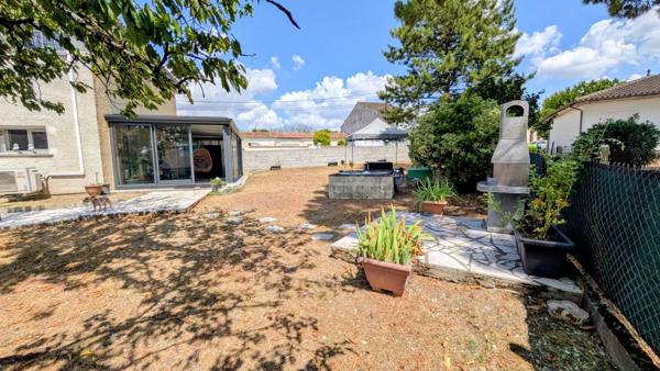 CHÂTEAUBERNARD – MAISON FAMILIALE DE 174 M² – 5 CHAMBRES – TERRAIN 950 M² – VÉRANDA CHAUFFÉE – DPE C