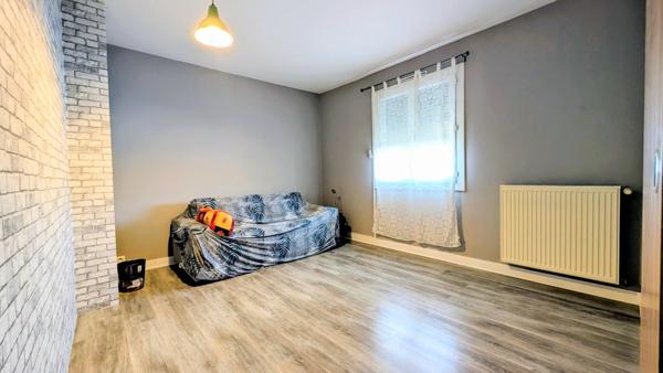 CHÂTEAUBERNARD – MAISON FAMILIALE DE 174 M² – 5 CHAMBRES – TERRAIN 950 M² – VÉRANDA CHAUFFÉE – DPE C