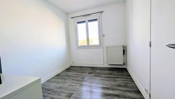 CHÂTEAUBERNARD – MAISON FAMILIALE DE 174 M² – 5 CHAMBRES – TERRAIN 950 M² – VÉRANDA CHAUFFÉE – DPE C