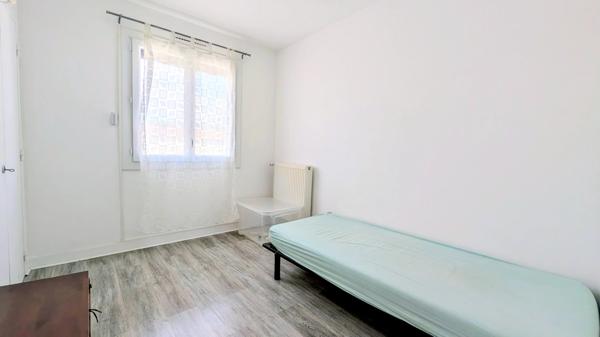 CHÂTEAUBERNARD – MAISON FAMILIALE DE 174 M² – 5 CHAMBRES – TERRAIN 950 M² – VÉRANDA CHAUFFÉE – DPE C