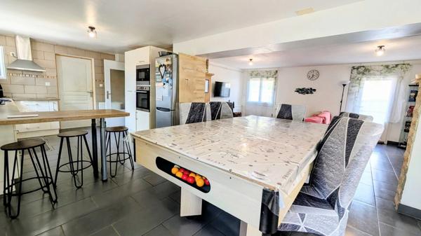 CHÂTEAUBERNARD – MAISON FAMILIALE DE 174 M² – 5 CHAMBRES – TERRAIN 950 M² – VÉRANDA CHAUFFÉE – DPE C