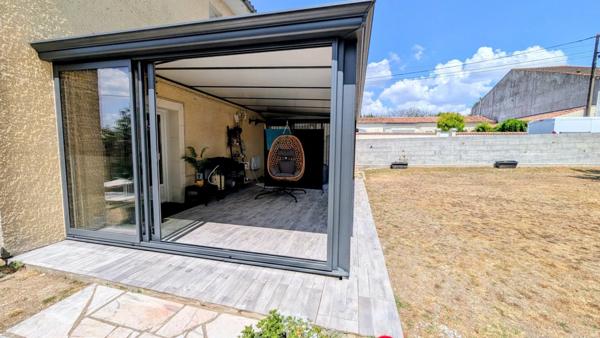 CHÂTEAUBERNARD – MAISON FAMILIALE DE 174 M² – 5 CHAMBRES – TERRAIN 950 M² – VÉRANDA CHAUFFÉE – DPE C