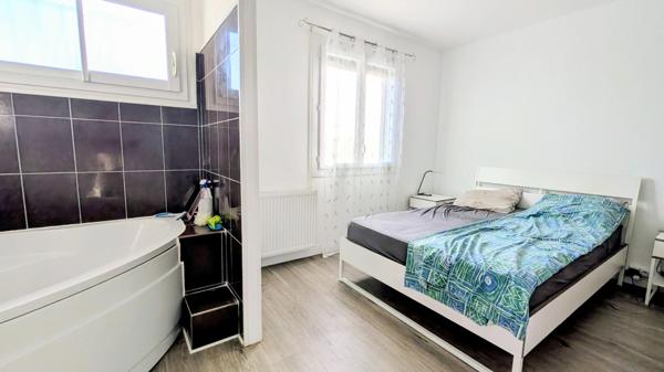 CHÂTEAUBERNARD – MAISON FAMILIALE DE 174 M² – 5 CHAMBRES – TERRAIN 950 M² – VÉRANDA CHAUFFÉE – DPE C