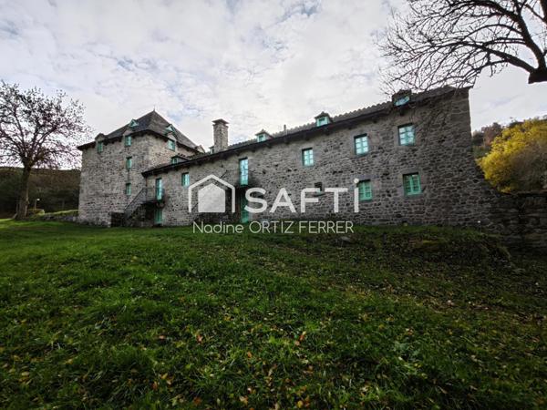 Domaine du 18ème restauré avec rivière privée