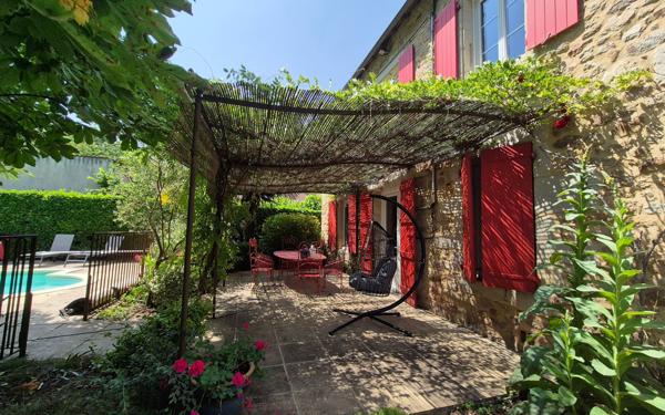 Maison à vendre    8 pièces •  Terrasson-Lavilledieu