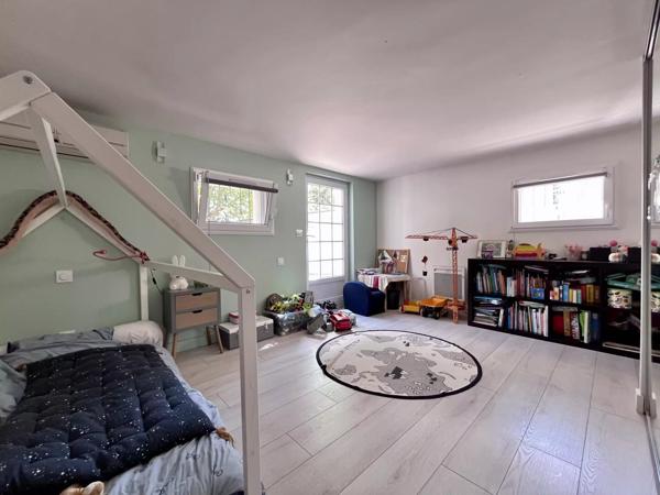 NÎMES CENTRE - AU CALME - 5 CHAMBRES -  AUCUN TRAVAUX -  PISCINE - GARAGE DOUBLE -