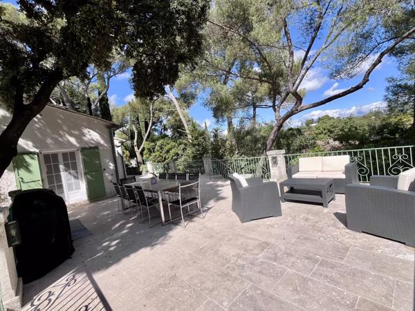 NÎMES CENTRE - AU CALME - 5 CHAMBRES -  AUCUN TRAVAUX -  PISCINE - GARAGE DOUBLE -