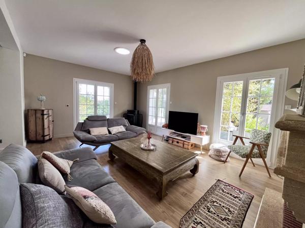 NÎMES CENTRE - AU CALME - 5 CHAMBRES -  AUCUN TRAVAUX -  PISCINE - GARAGE DOUBLE -