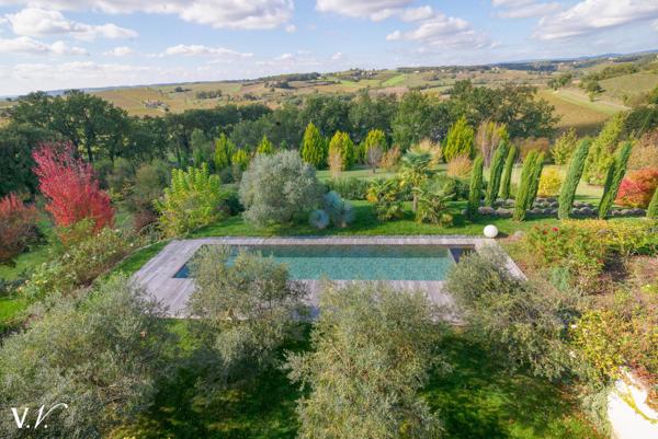 L'élégante demeure à la splendeur des jardins