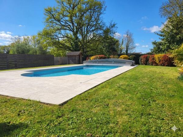 PROPRIETE AVEC PARC ARBORE ET PISCINE, AUX PORTES DU MANS