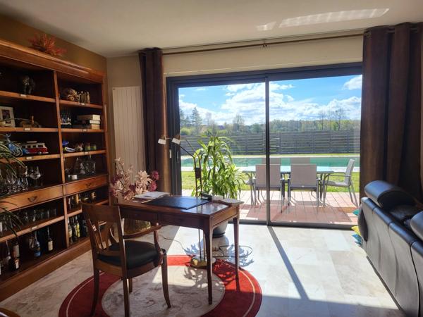 PROPRIETE AVEC PARC ARBORE ET PISCINE, AUX PORTES DU MANS