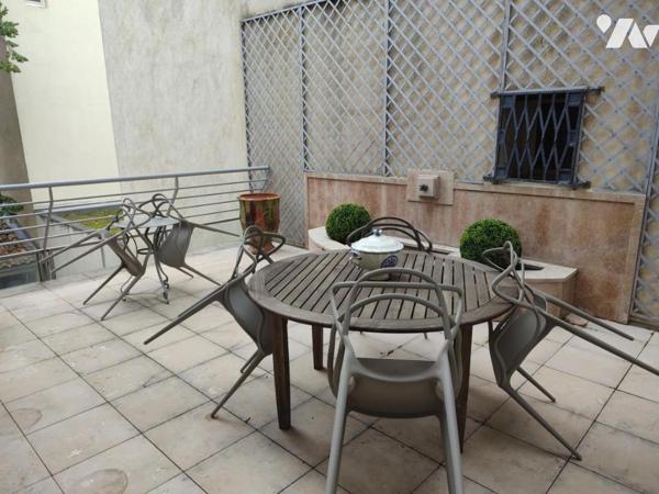 Valence - Hôtel particulier avec ascenseur, cour intérieure, terrasse et garage.