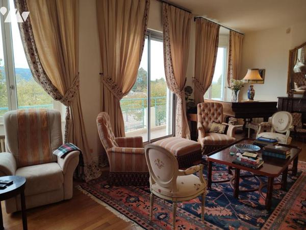 Valence - Hôtel particulier avec ascenseur, cour intérieure, terrasse et garage.